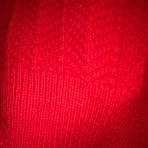 Red sweater Size Small - Picture 5 of 5